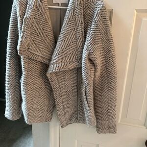 cupcakes & cashmere Gray Chevron Cardigan
